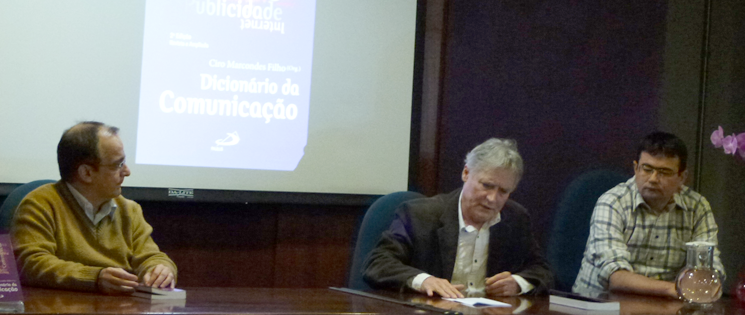 Pe. Valdir José de Castro, Diretor Presidente da PAULUS, o professor, sociólogo, jornalista e doutor em Comunicação, Ciro Marcondes Filho e o Pe. Claudiano Avelino, Diretor Editorial da PAULUS