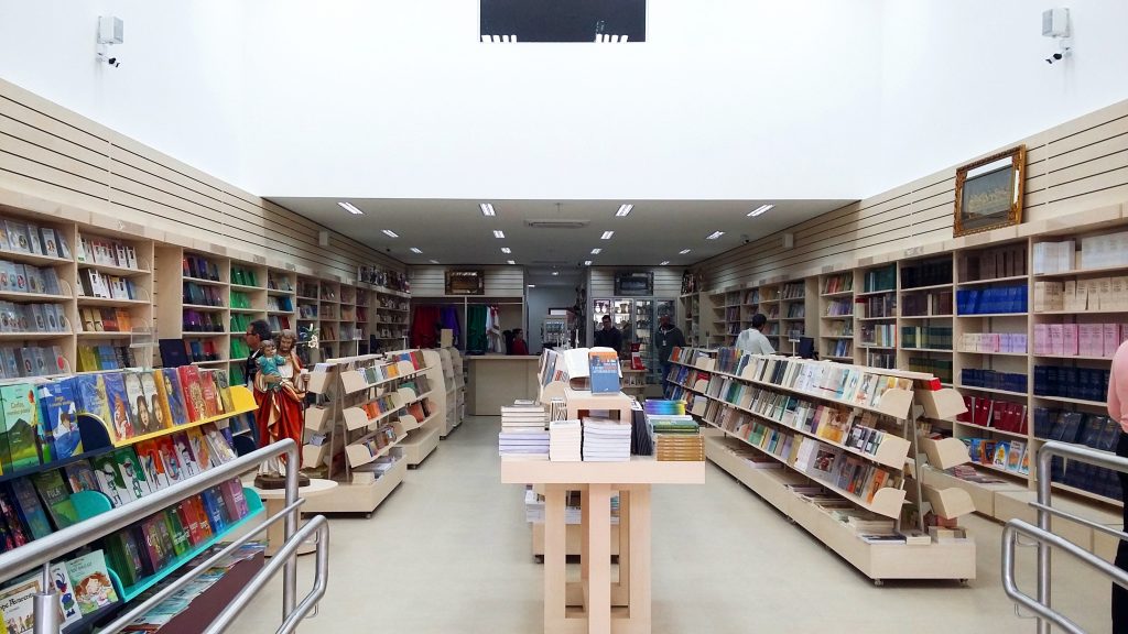 PAULUS Livraria de Campinas volta ao seu antigo endereço, totalmente ...